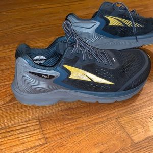 Men’s 10.5 altra torin 5